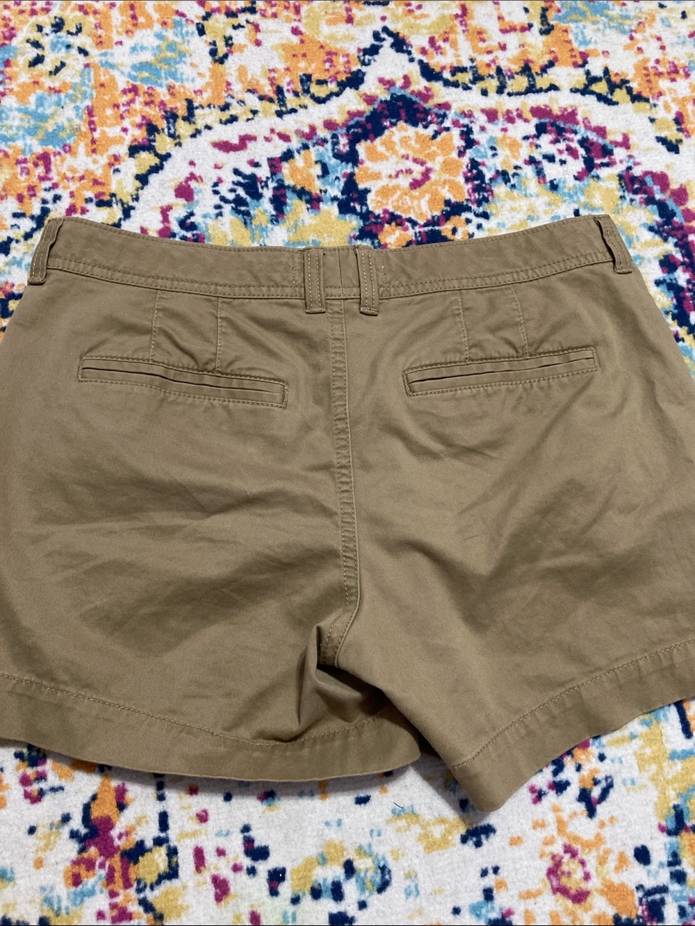 Old Navy Women's Khaki Bermuda Shorts - Picture 4 of 4